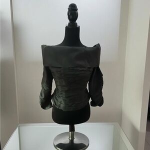 🥂Absolutely Beautiful Vintage Black Silk Off The Shoulder Jacket🥂